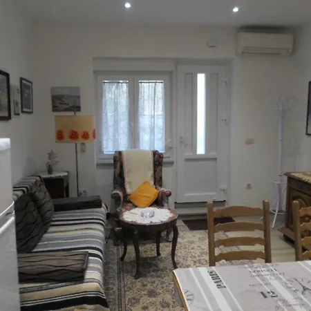Lucio Apartman *
